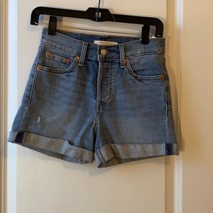 Levi’s Wedgie Jean Shorts
